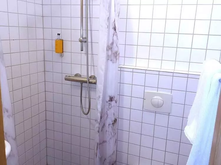 هتل Leifur Eiríksson