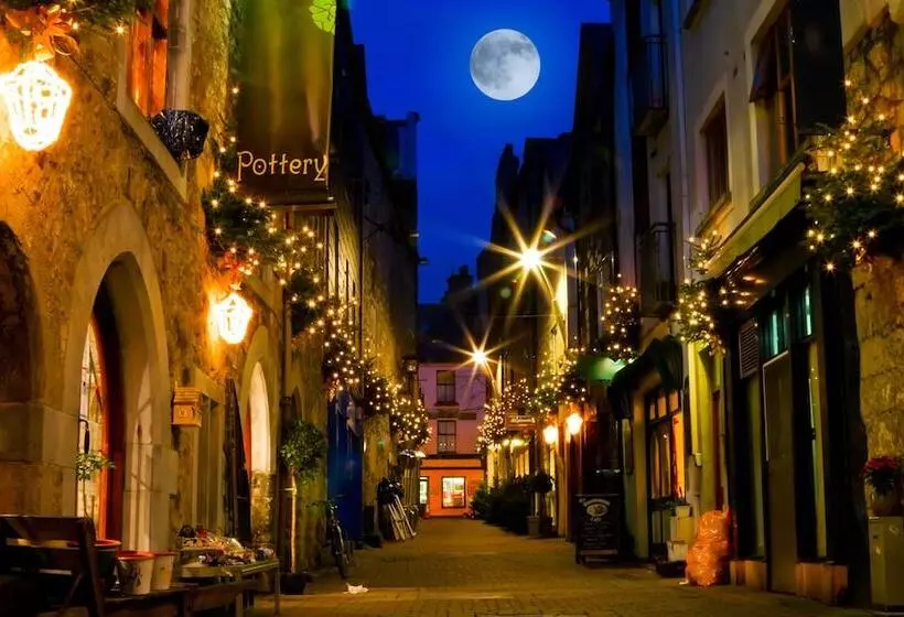 ホテル Leonardo Galway