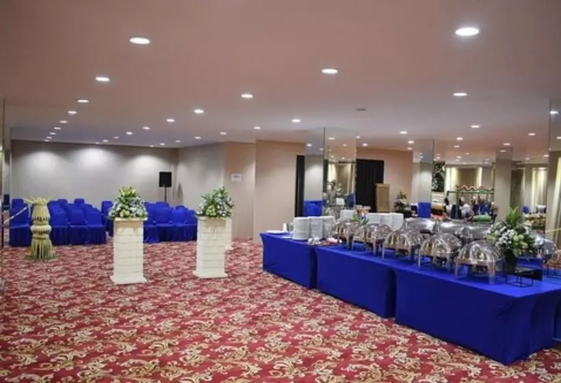 Surabaya Suites Hotel Powered By Archipelago
