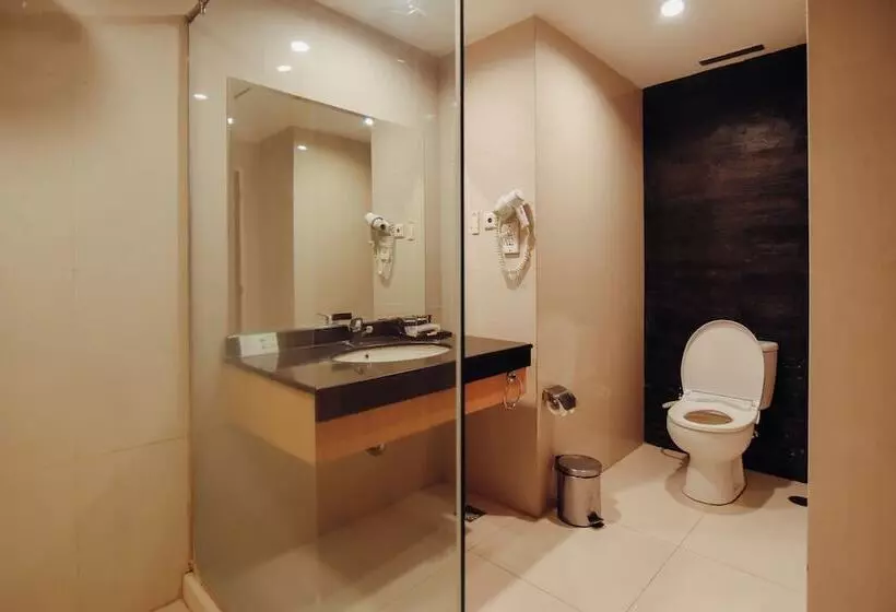 Surabaya Suites Hotel Powered By Archipelago