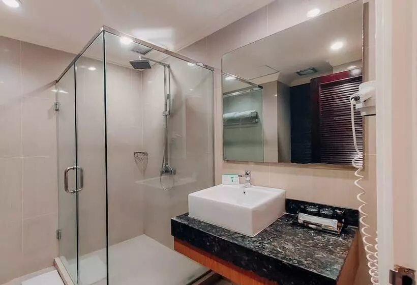 Surabaya Suites Hotel Powered By Archipelago