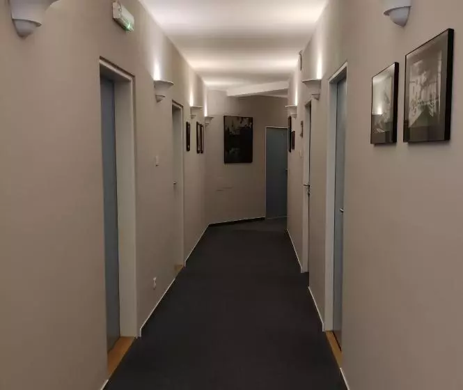 호텔 Tulipan Pruhonice