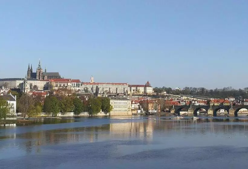 호텔 Tulipan Pruhonice