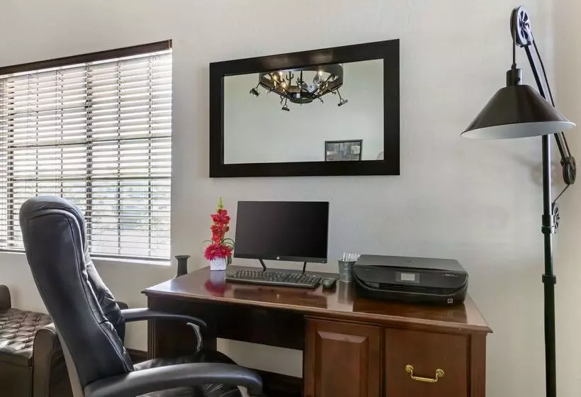 בית מלון כפרי Best Western Superstition Springs Inn