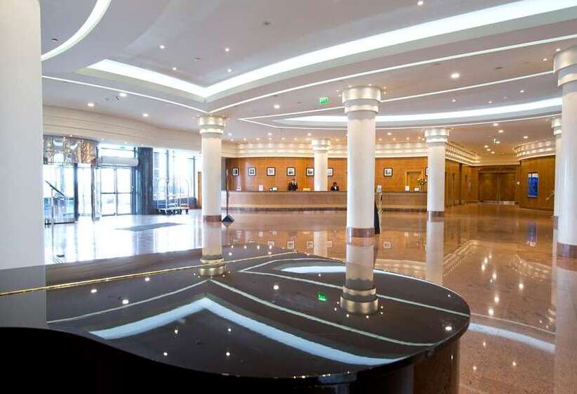 בית מלון כפרי Hilton Paris Charles De Gaulle Airport