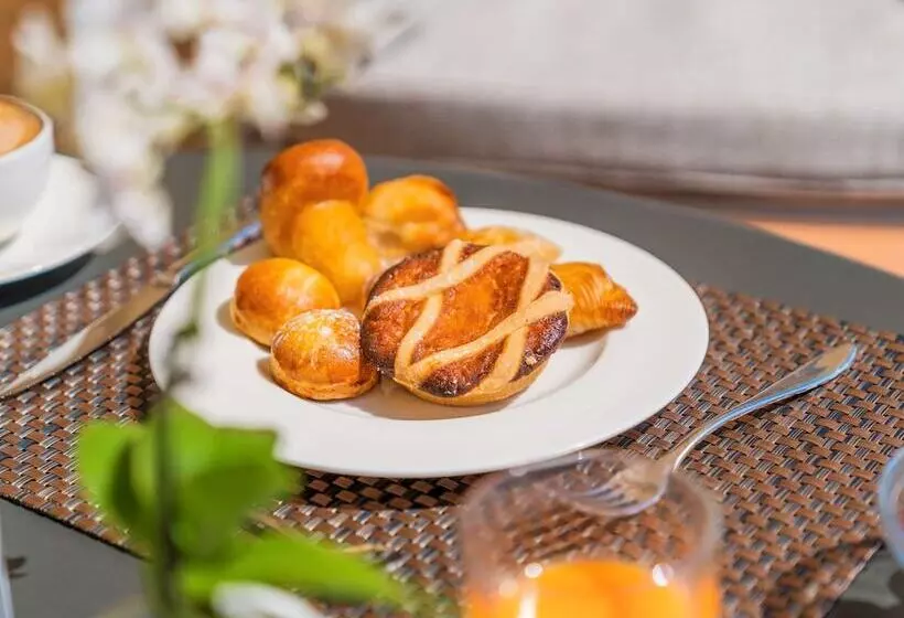 هتل Mercure Napoli Centro Angioino