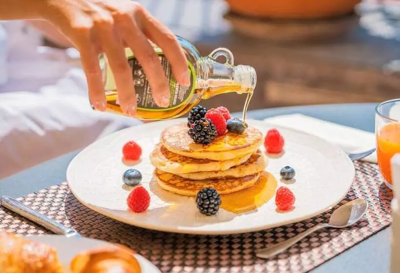 هتل Mercure Napoli Centro Angioino