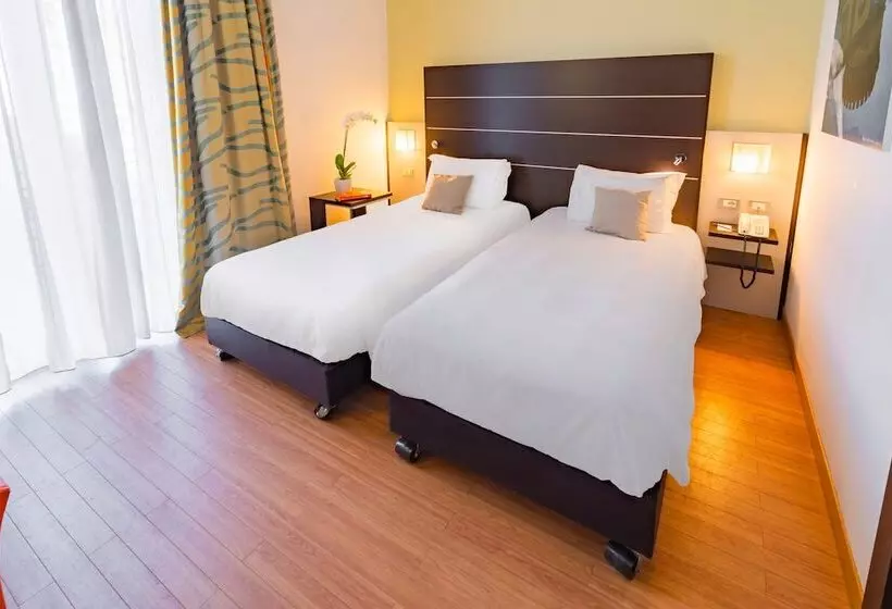 هتل Mercure Napoli Centro Angioino