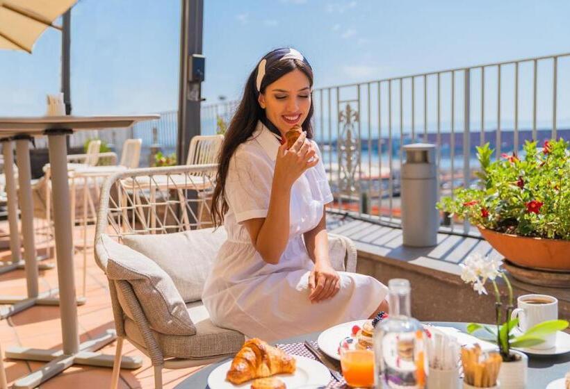 هتل Mercure Napoli Centro Angioino