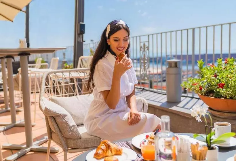 هتل Mercure Napoli Centro Angioino