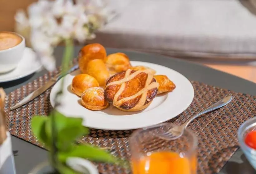 هتل Mercure Napoli Centro Angioino