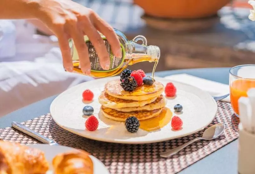 هتل Mercure Napoli Centro Angioino