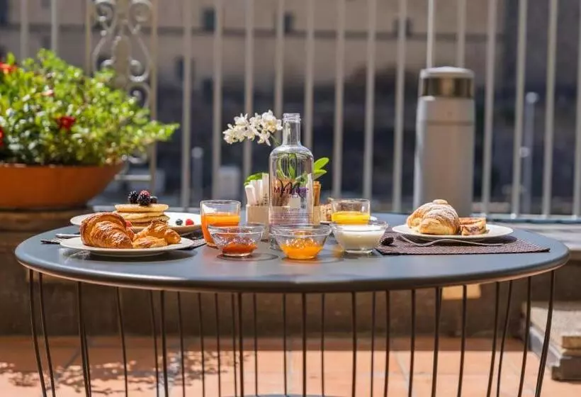 هتل Mercure Napoli Centro Angioino