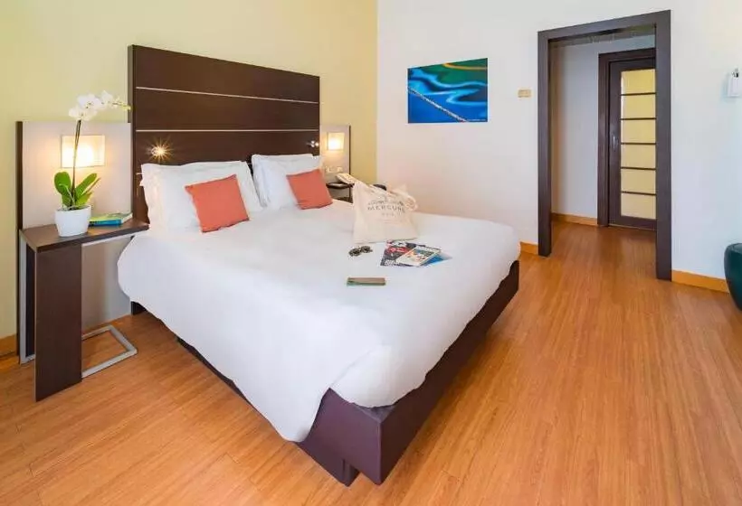 هتل Mercure Napoli Centro Angioino