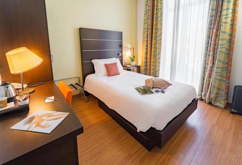 هتل Mercure Napoli Centro Angioino