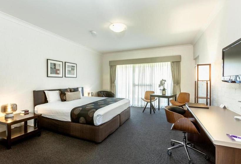 Blazing Stump Motel & Suites