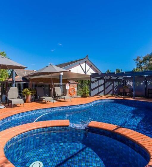 Blazing Stump Motel & Suites