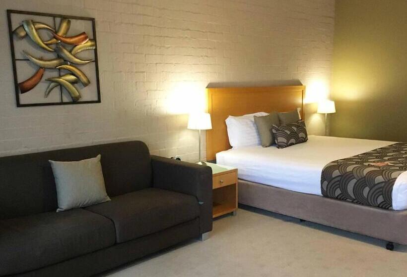 Blazing Stump Motel & Suites