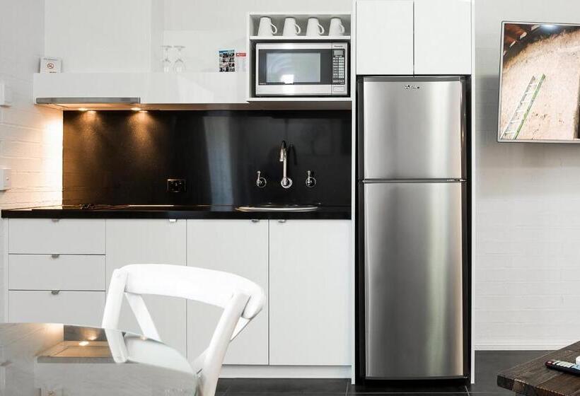 Blazing Stump Motel & Suites