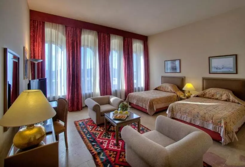 هتل Mir Amin Palace