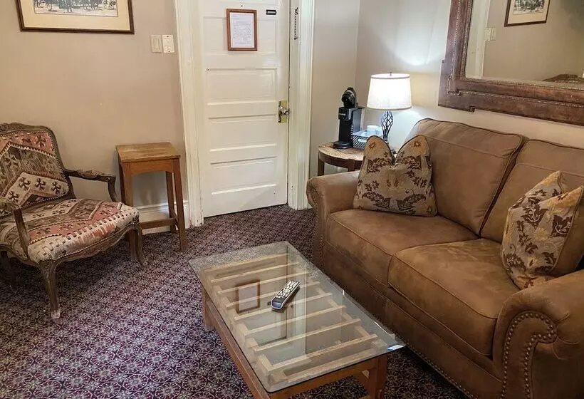 בית מלון כפרי The Historic Redstone Inn