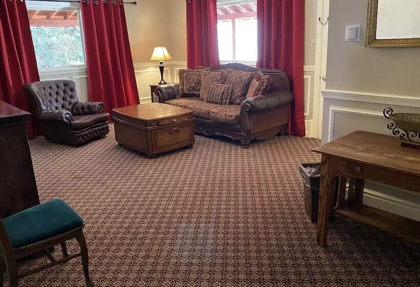 בית מלון כפרי The Historic Redstone Inn