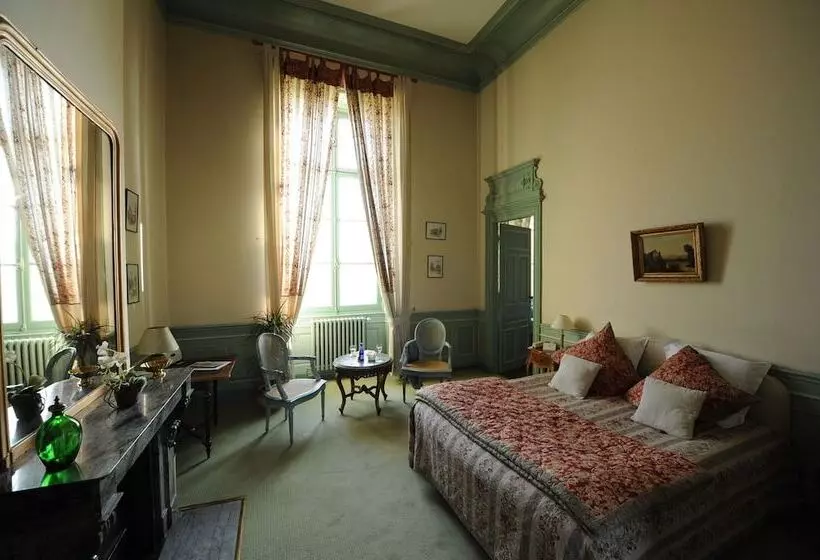 Отель Château De Curzay