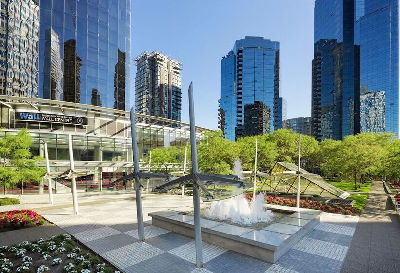 هتل Sheraton Vancouver Wall Centre