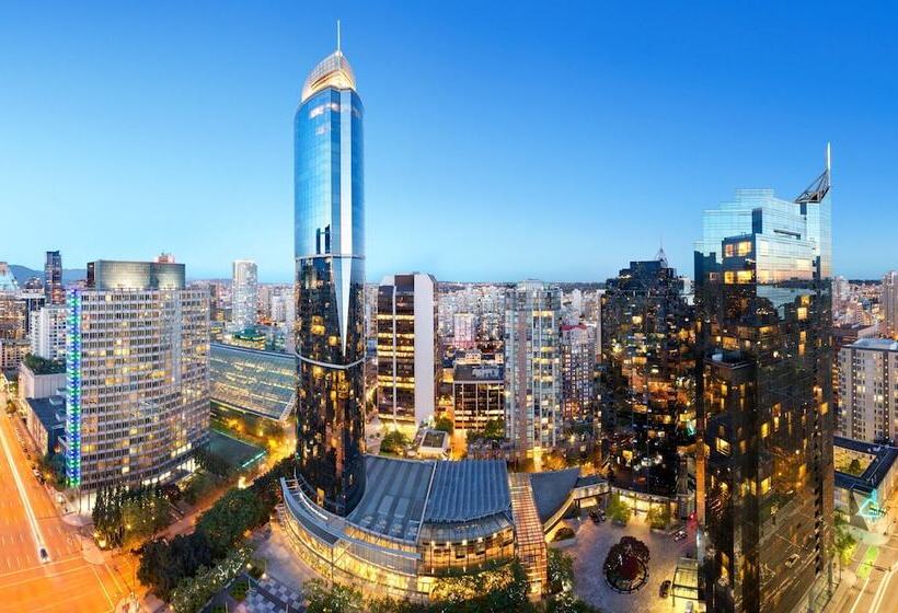 هتل Sheraton Vancouver Wall Centre