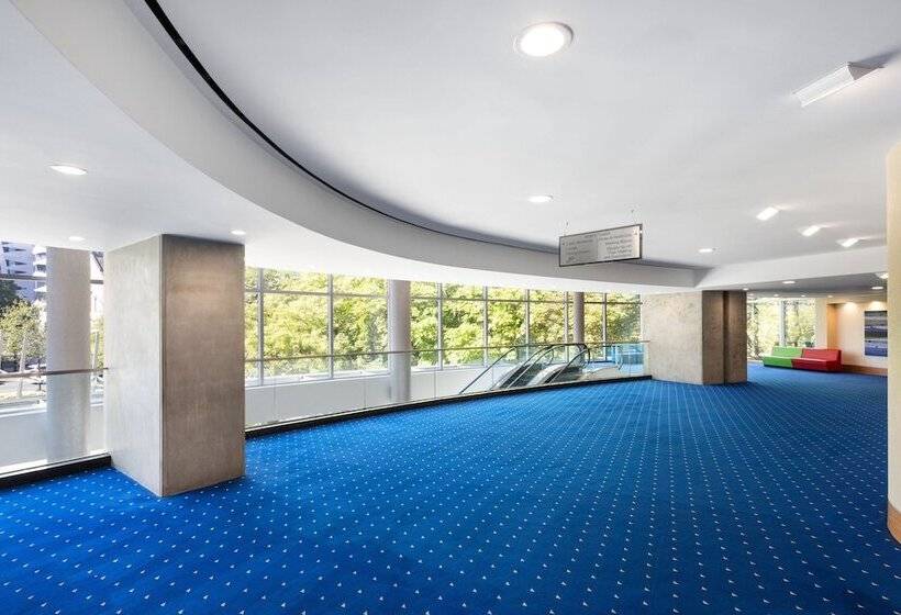 هتل Sheraton Vancouver Wall Centre