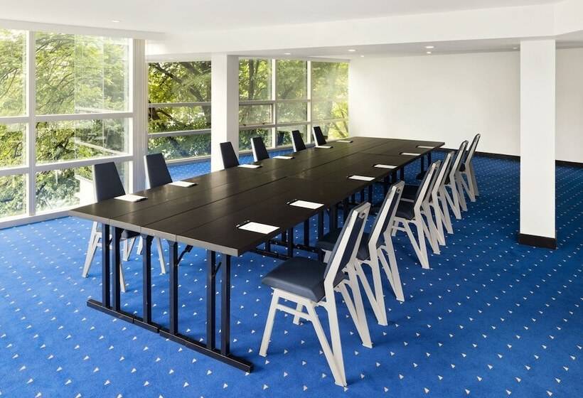 هتل Sheraton Vancouver Wall Centre