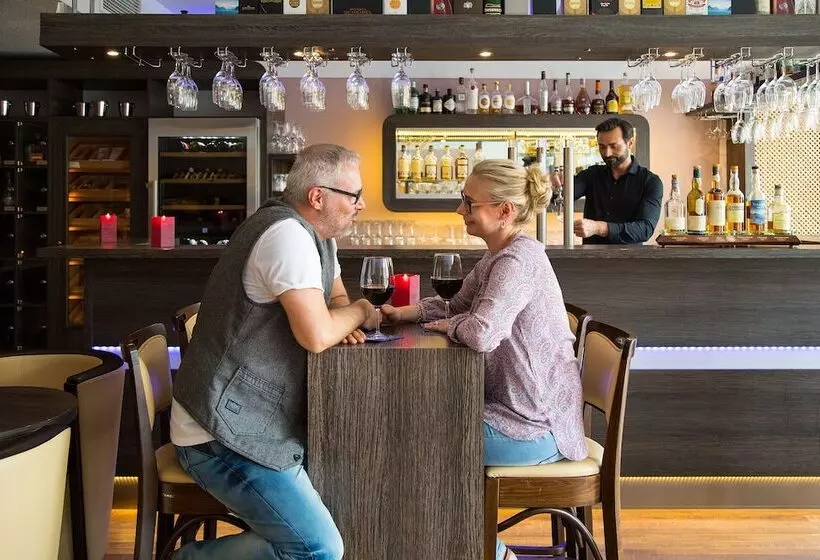 Hotelli Zur Post  Ein Rovell