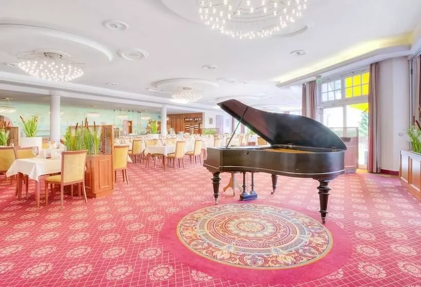 Hotelli Zur Post  Ein Rovell