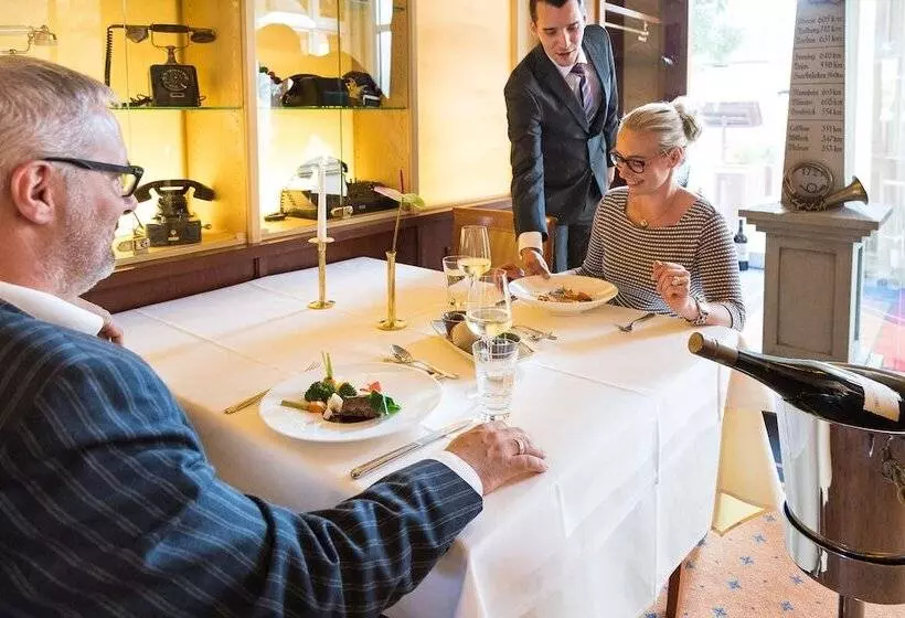 Hotelli Zur Post  Ein Rovell