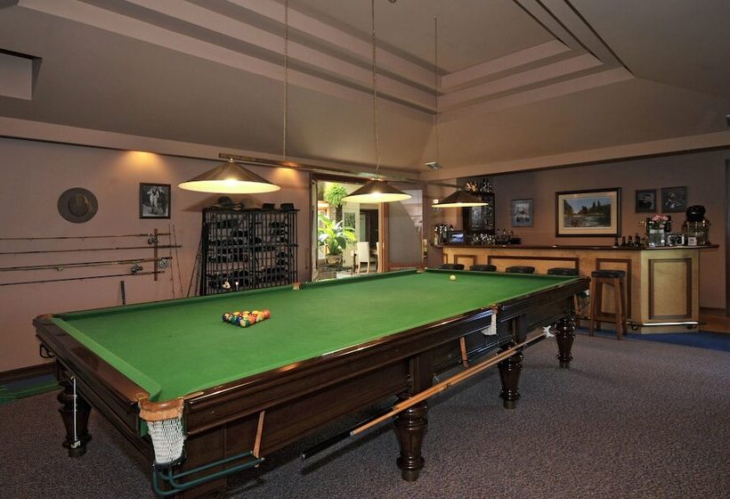 בית מלון כפרי Lake Taupo Lodge