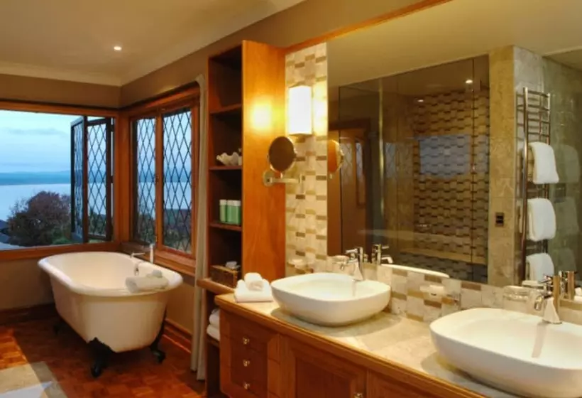 호텔 Lake Taupo Lodge