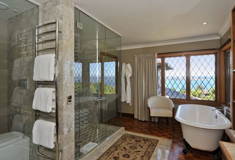 בית מלון כפרי Lake Taupo Lodge