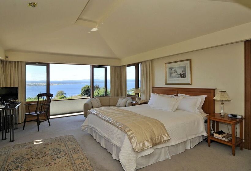 בית מלון כפרי Lake Taupo Lodge