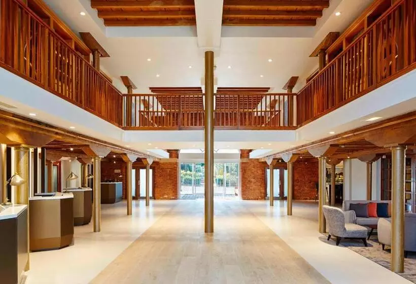 Отель Manchester Marriott Victoria & Albert