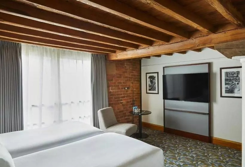 Отель Manchester Marriott Victoria & Albert