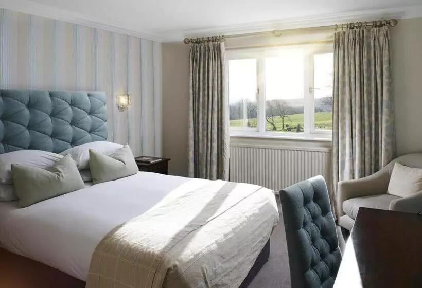 Отель The Manor Elstree