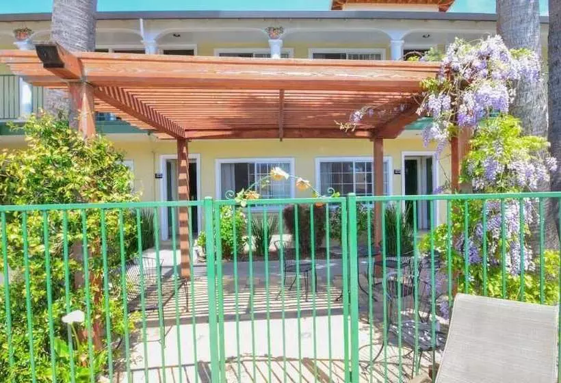 酒店 Bay Front Inn