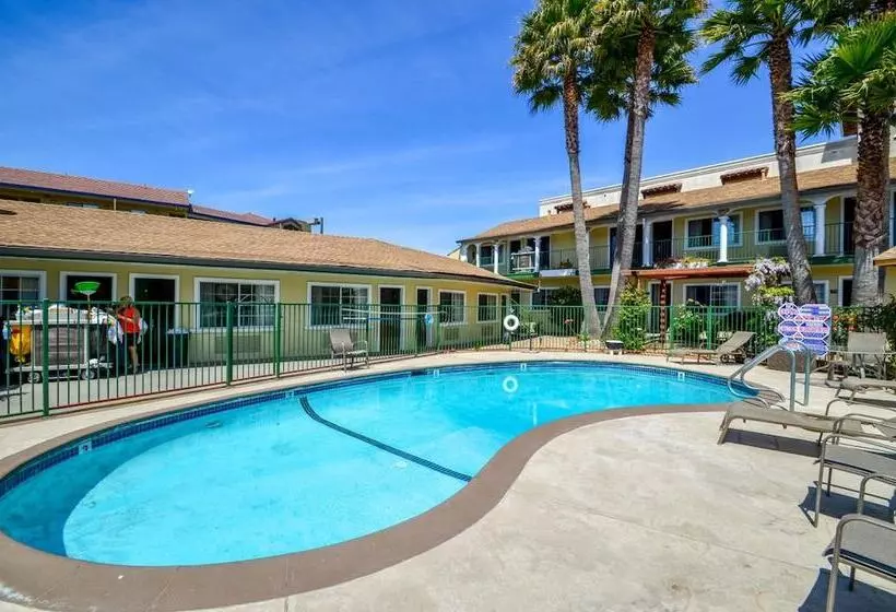 酒店 Bay Front Inn