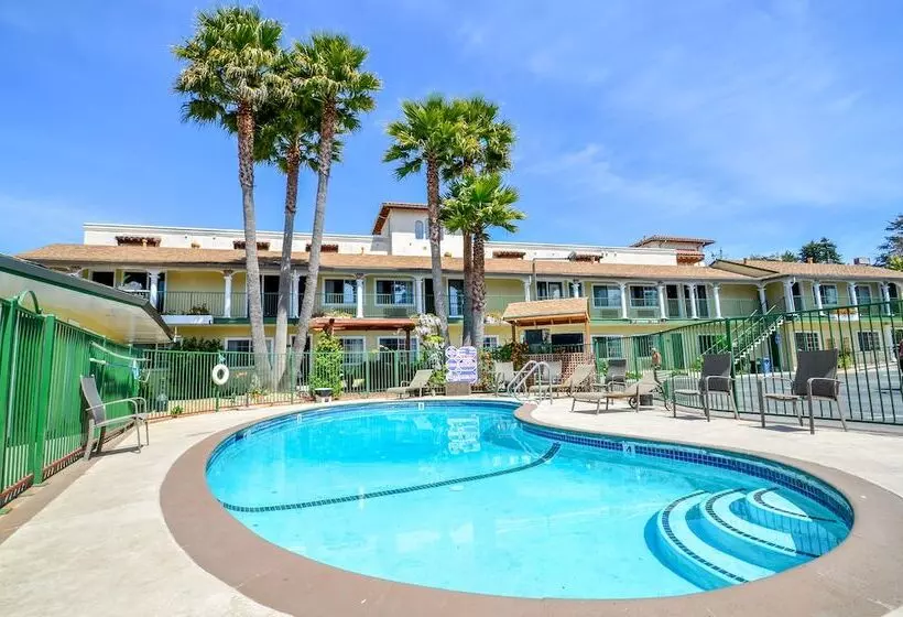 酒店 Bay Front Inn