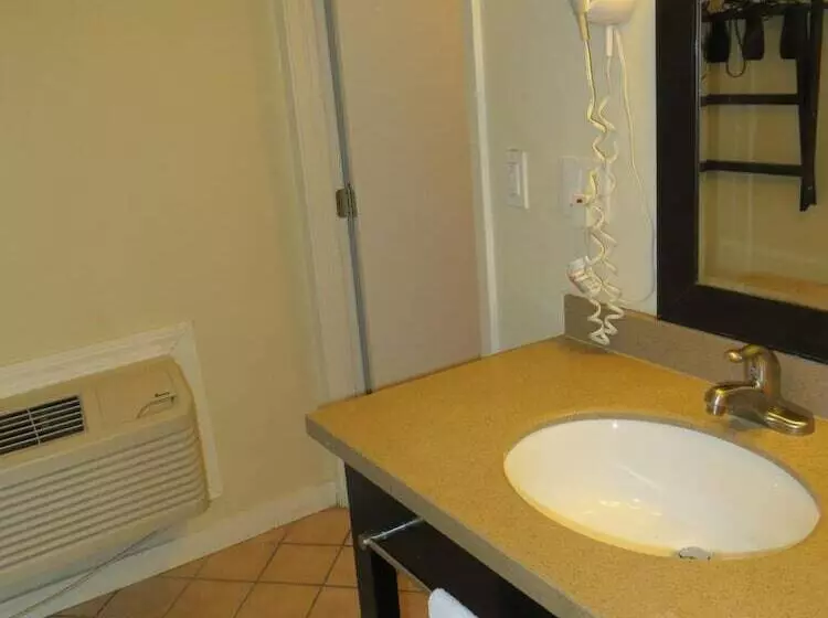 酒店 Bay Front Inn