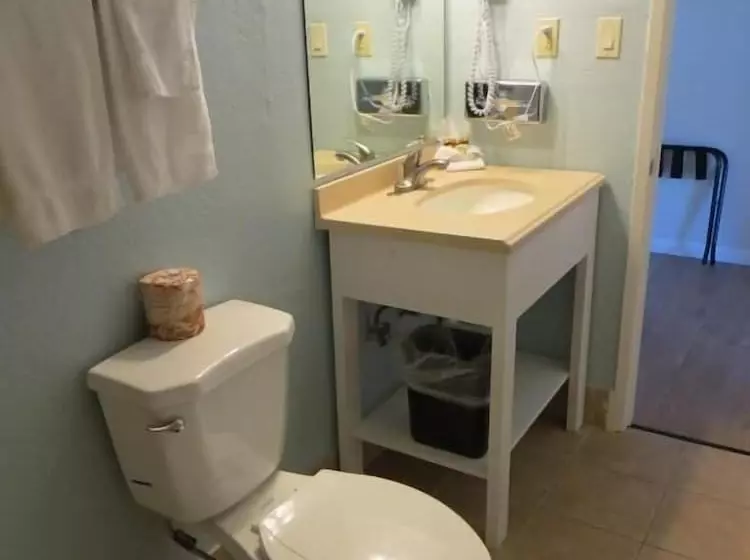 酒店 Bay Front Inn