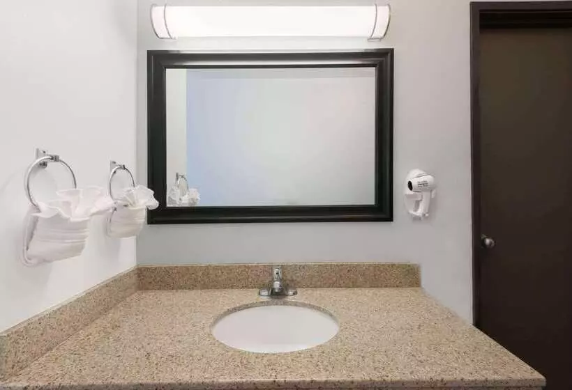 בית מלון כפרי Days Inn By Wyndham Las Vegas