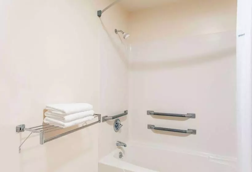 Отель Days Inn By Wyndham Picayune