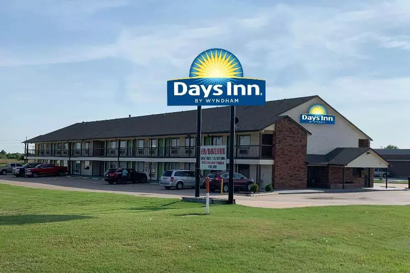 Отель Days Inn By Wyndham Pratt
