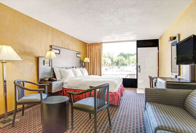 فندق Days Inn By Wyndham St. Petersburg Central